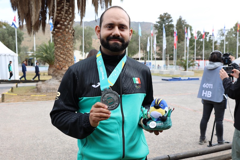 Atleta queretano logra medalla de plata en Juegos Panamericanos Santiago 2023.