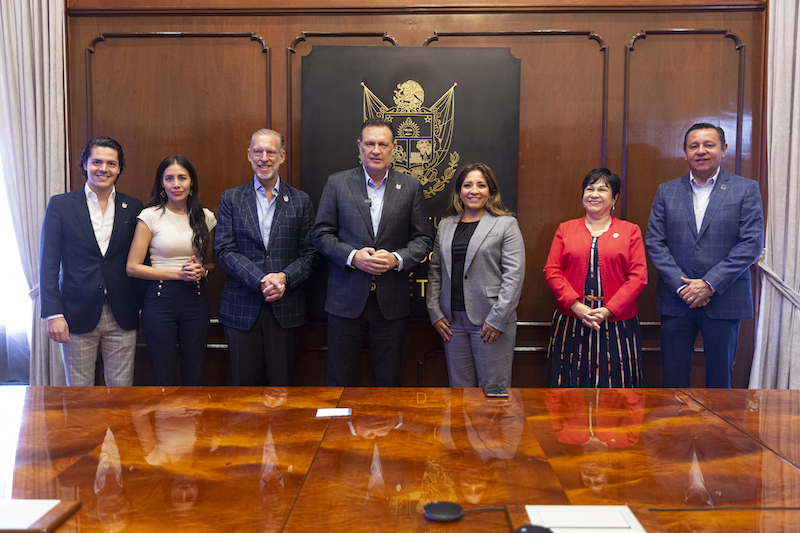 Celebra Mauricio Kuri inversión de la farmacéutica Abbott por 150 mdd.