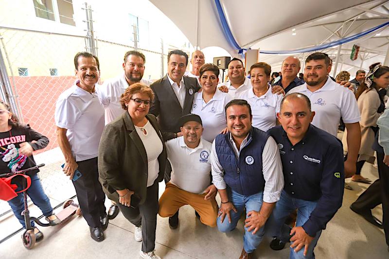 Destaca Luis Nava inversiones en infraestructura para los tianguis de Querétaro Capital.