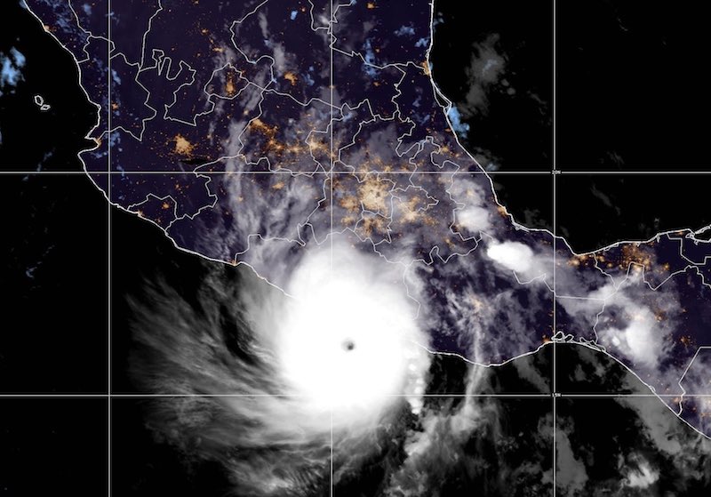 Huracán “Otis” amenaza con lluvias extraordinarias a estos estados del país.