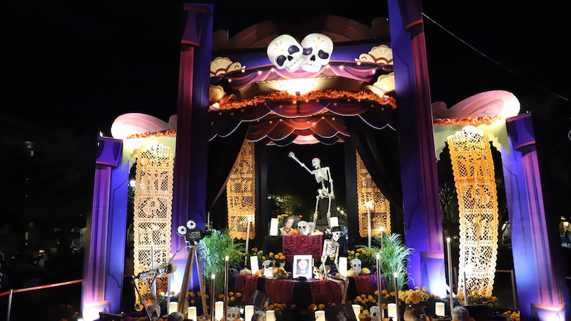 Inauguran en Querétaro el Altar de muertos monumental.