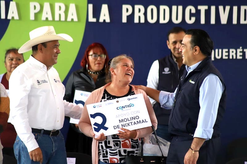 Participa Luis Nava en la entrega de apoyos a la productividad rural.