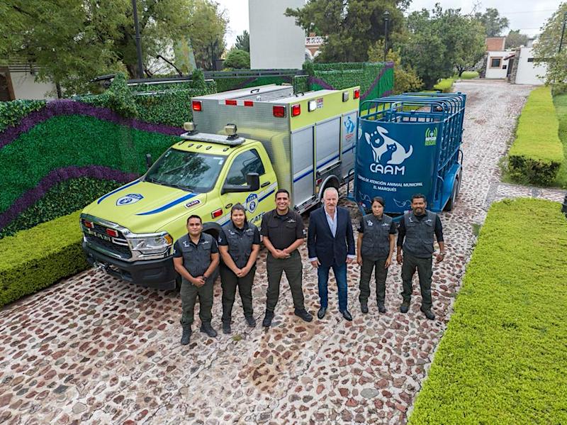 Proporciona Enrique Vega remolque al Centro de Atención Animal (CAAM).