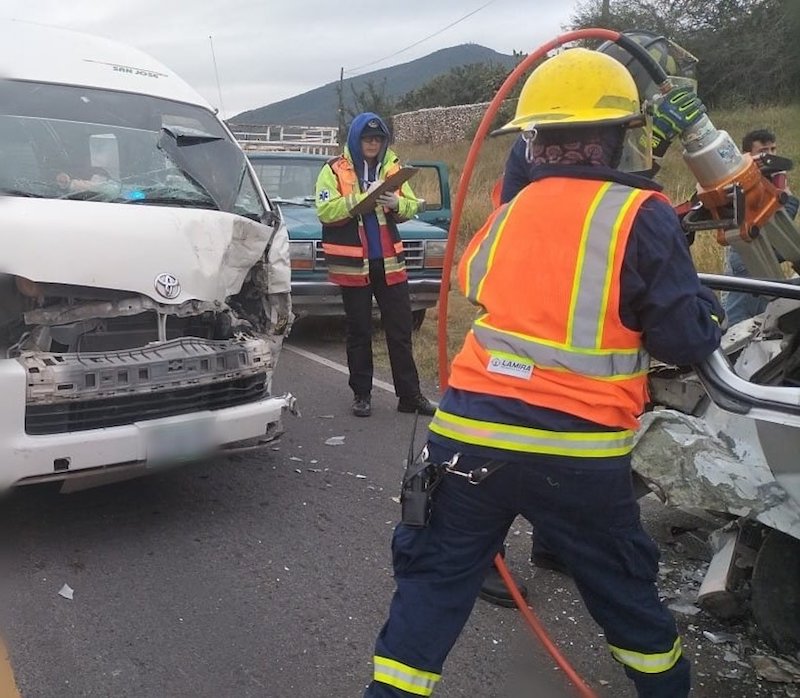 Choque frontal en Los Cues, Huimilpan, deja 19 personas lesionadas