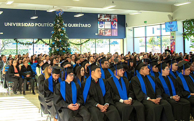 Egresan 183 nuevos profesionistas de la UPQ.