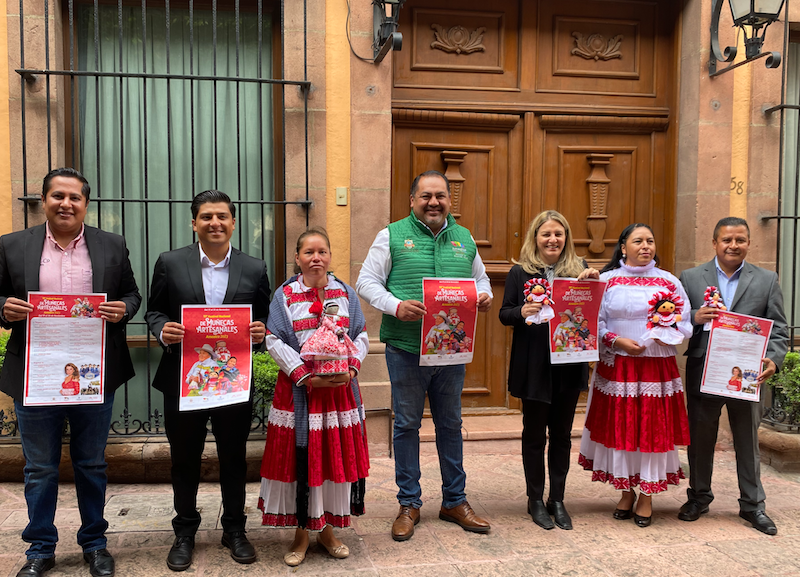 El Alcalde de Amealco, René Mejía Montoya, reveló el cartel oficial del 11° Festival Nacional de Muñecas Artesanales 2023.