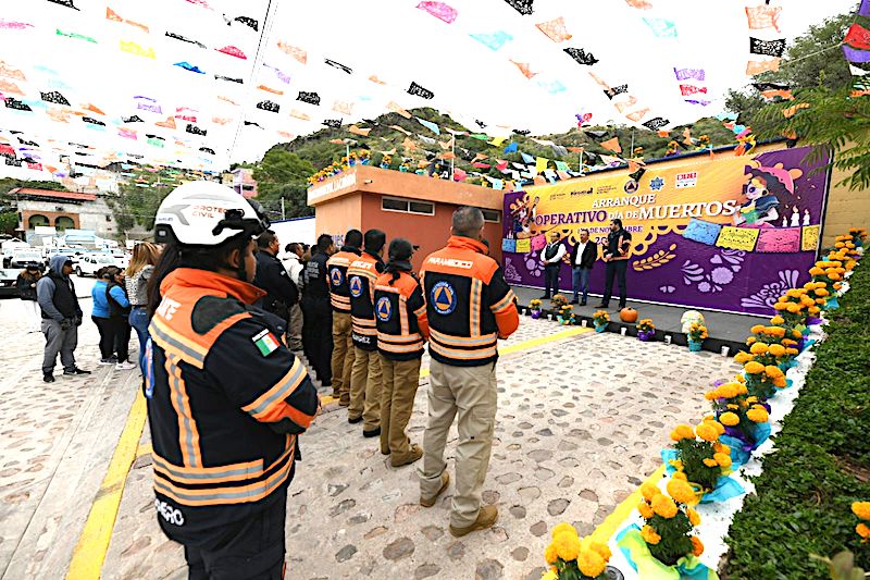 #QueNoSeTePase En marcha en #ElMarqués operativo de seguridad por Día de Muertos. Se espera la asistencia de alrededor de 135,000 personas en los 7 panteones municipales.