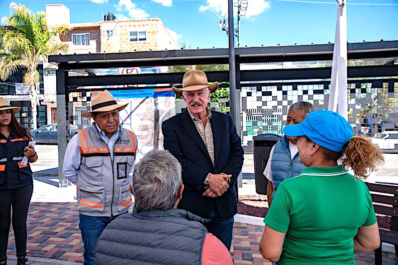 Enrique Vega Carriles entrega nuevo centro de transbordo en La Pradera.