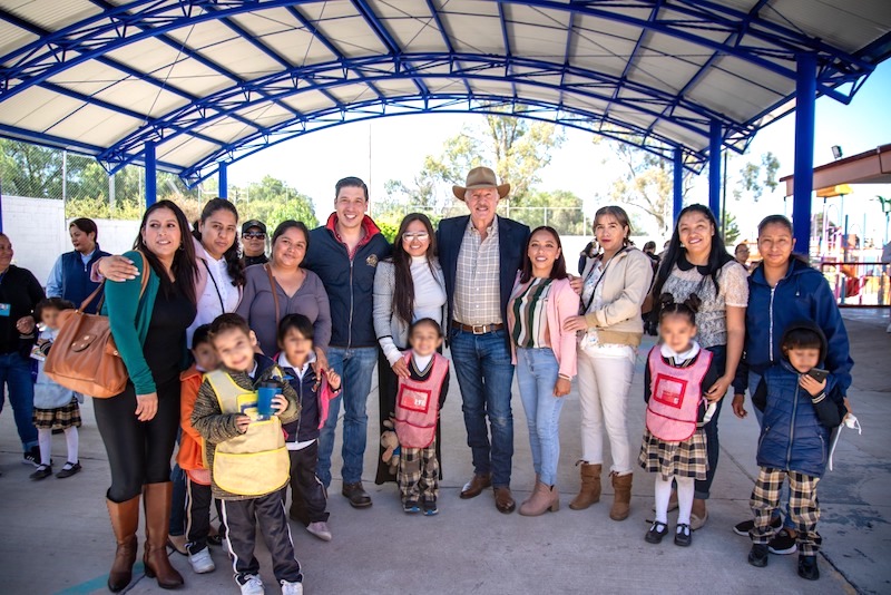 Enrique Vega cumple promesas de campaña entrega obras por más de 10 mdp en El Marqués.