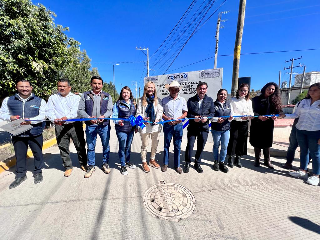 Invierten 6.5 mdp para mejor la calle Mariano Jímenez en San Clemente, Pedro Escobedo.