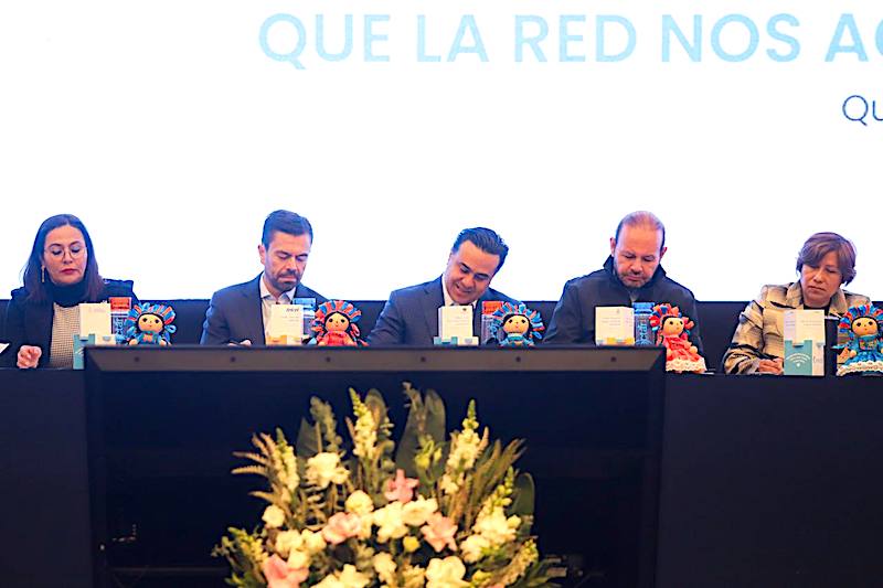 Luis Nava firma convenio "Conectar: Que la red nos acerque para que nadie haga falta"