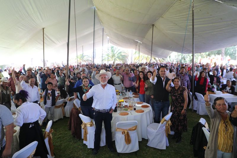 Manuel Montes sostiene reunión con representantes de 53 comunidades de Colón.