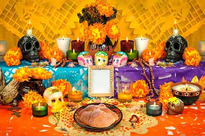 Montar un altar de muertos se ha vuelto costoso.