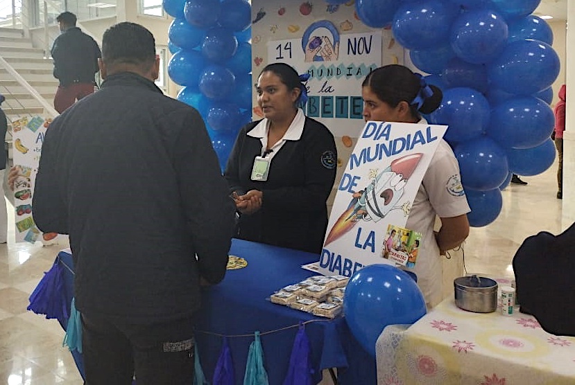 Personal de enfermería en Querétaro instala con éxito catéter subcotáneo.