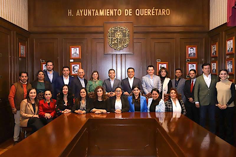 #QueNoSeTePase #Querétaro y #Corregidora firmaron un convenio para fijar limites territoriales y coordinación, con lo que se brindarán mejores servicios públicos a los habitantes de la Colonia Magisterial.