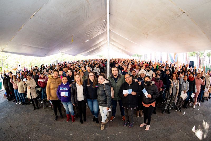 Entregan en El Marqués 993 Tarjetas Contigo a 993 mujeres.