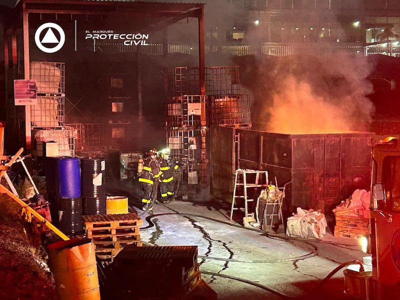 Se registra incendio en Parque Industrial El Marqués.