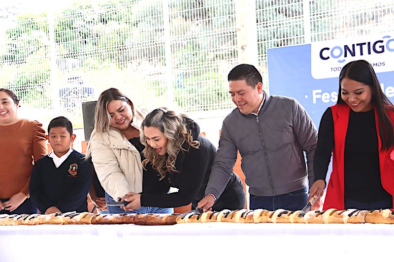 Juan Carlos Linares rosca de reyes en La Plazuela, Peñamiller.