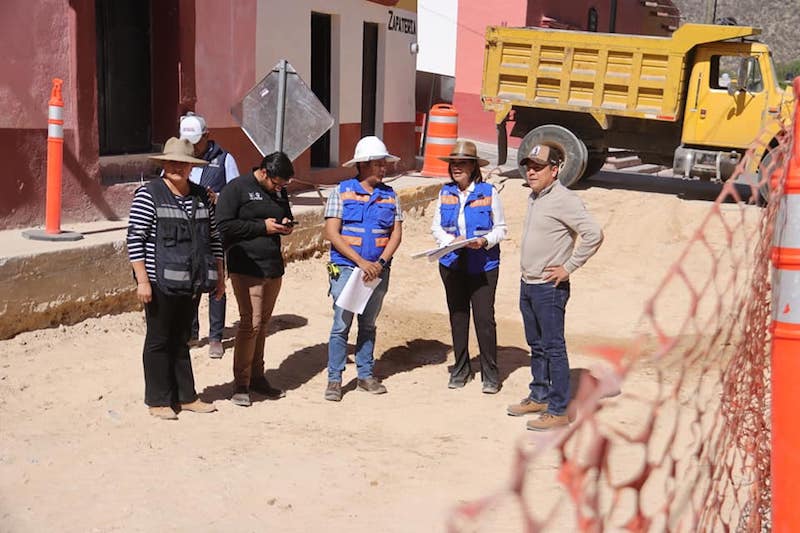 Juan Carlos Linares y Sonia Carrillo supervisan obras viales en Peñamiller.