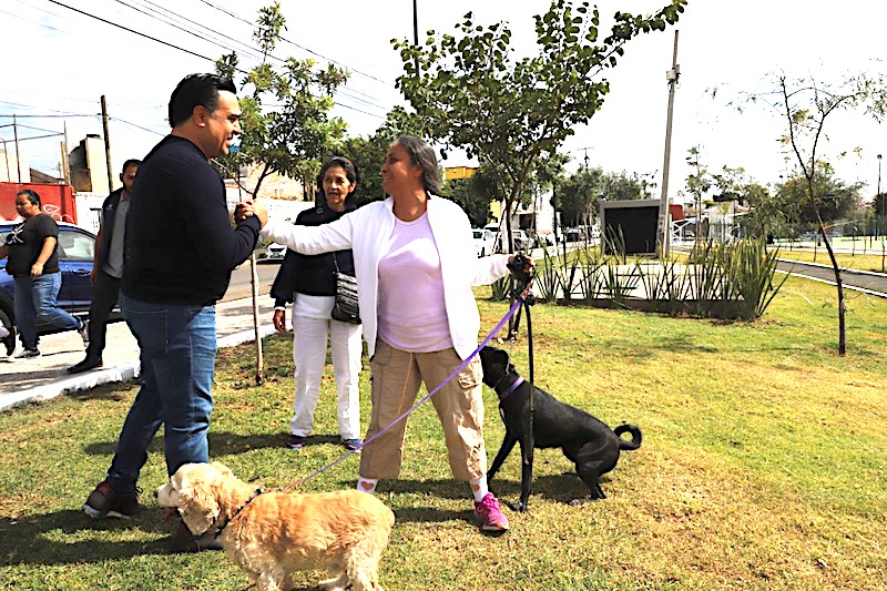 Luis Nava entrega rehabilitación del Parque Choles.