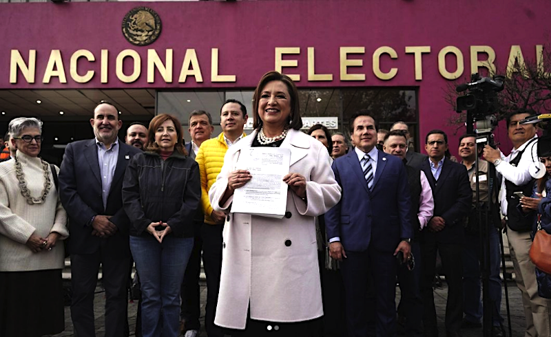 #Elecciones2024 La precandidata del Frente Opositor a la Presidencia Xóchitl Gálvez, pidió al #INE investigar presuntos "moches" a favor de Claudia Sheinbaum, tras denuncia de Sanjuana Martínez.