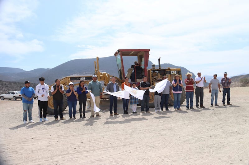 Alcalde de Peñamiller Juan Carlos Linares encabeza arranque de obras de infraestructura en 3 comunidades.