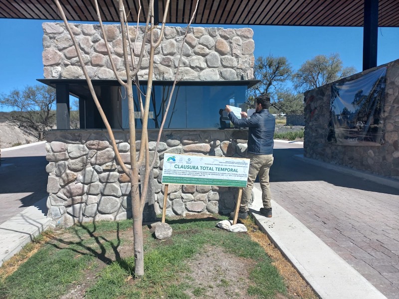 Clausuran desarrollo Inmobiliario cerca del Parque Nacional El Cimatario.