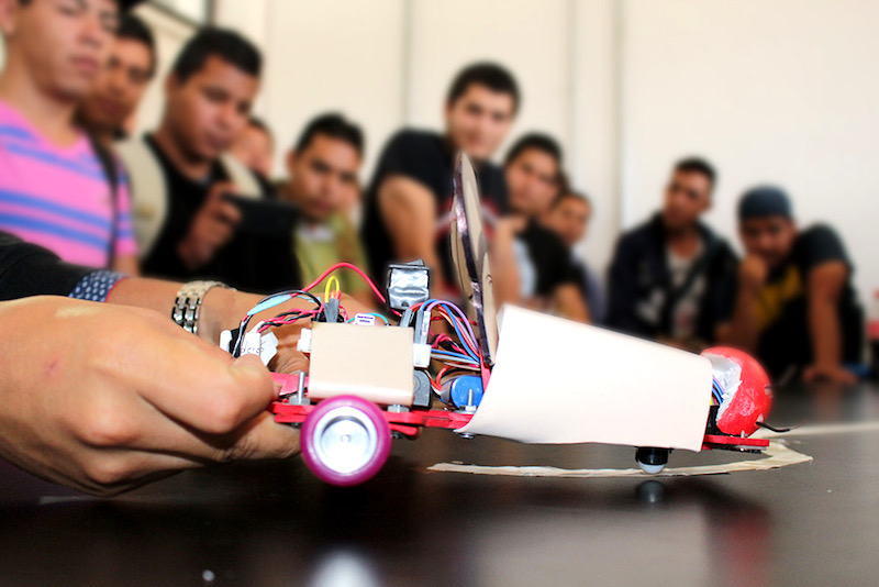 Club de Robótica UTC se prepara para competencias.