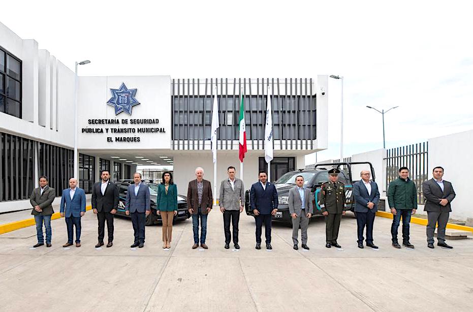 En El Marqués, Mauricio Kuri y Enrique Vega y inauguran nuevo edificio de seguridad y entregan equipo policial.