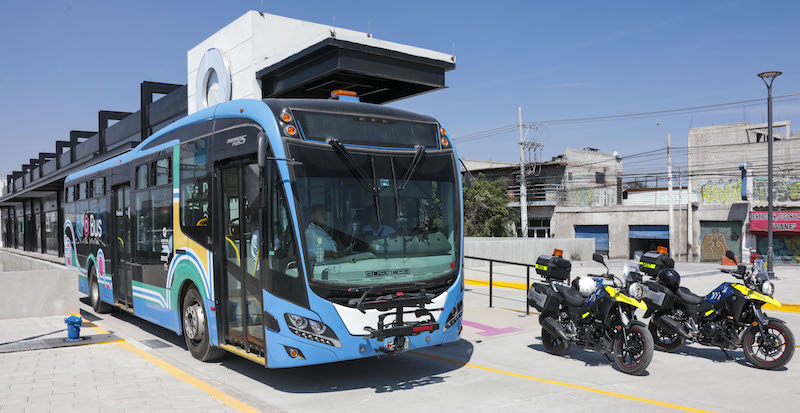 En Paseo 5 de Febrero ponen en marcha operativo por apertura del carril confinado.