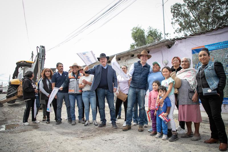 Enrique Vega y Rodrigo Monsalvo arrancan y entregan obras por 17 mdp en El Marqués.