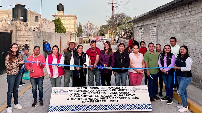 Entrega Meche Ponce de remodelación en calle Margaritas de Ajuchitlancito