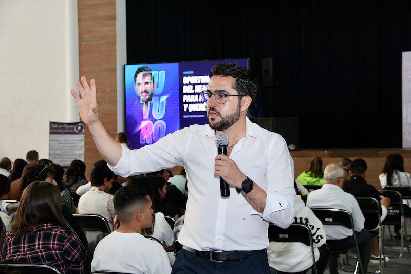 Convoca Agustín Dorantes a los jóvenes a involucrarse en el proceso político.