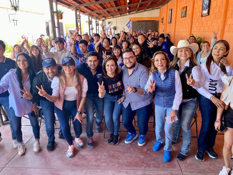 Lupita Murguía y Agustín Dorantes presentan propuestas a jóvenes de Ezequiel Montes.