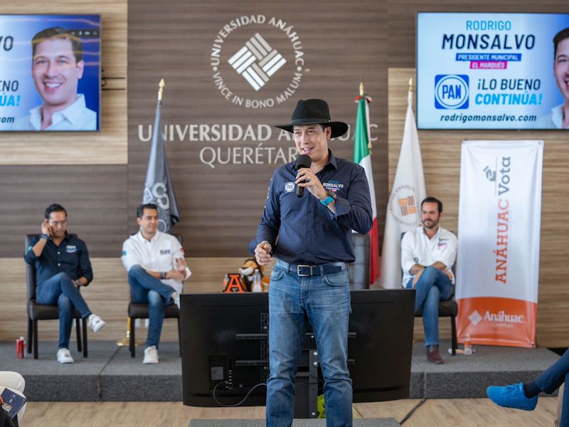 Asegura Rodrigo Monsalvo que continuarán apoyos para los jóvenes de El Marqués