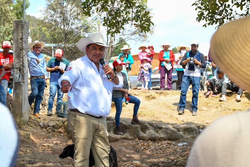 Avanza campaña exitosa de René Mejía con acercamiento directo con la gente.