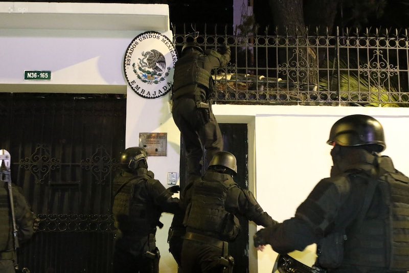 Crisis diplomática; Policía de Ecuador irrumpe en Embajada mexicana y detiene al expresidente Jorge Glas