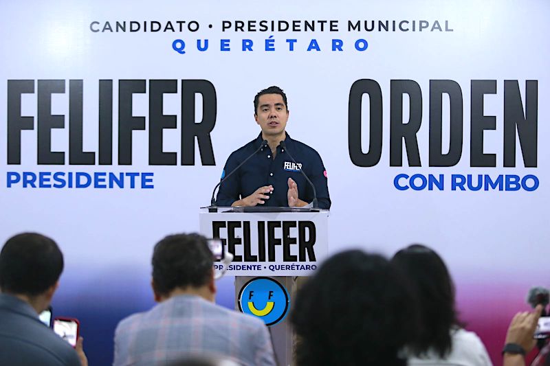 Felifer propone fortalecer programa de transporte municipal gratuito en Querétaro.