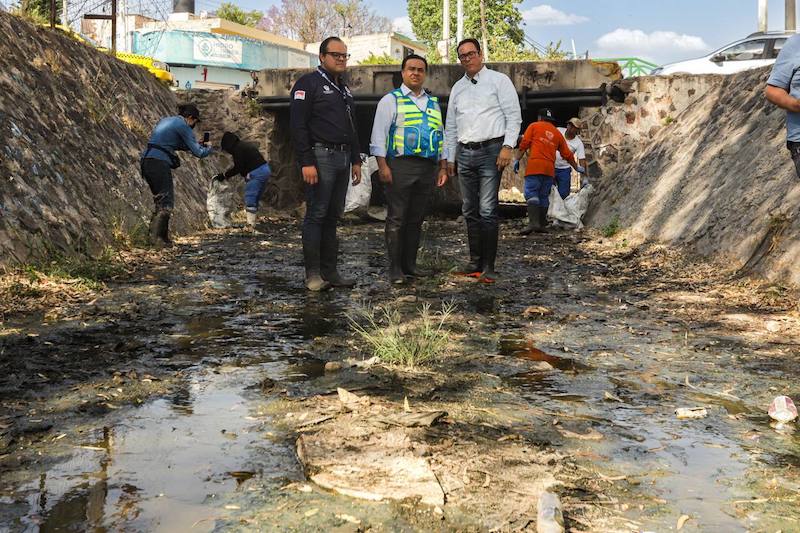 Realizan labores de limpieza en 80 km drenes en Querétaro Capital