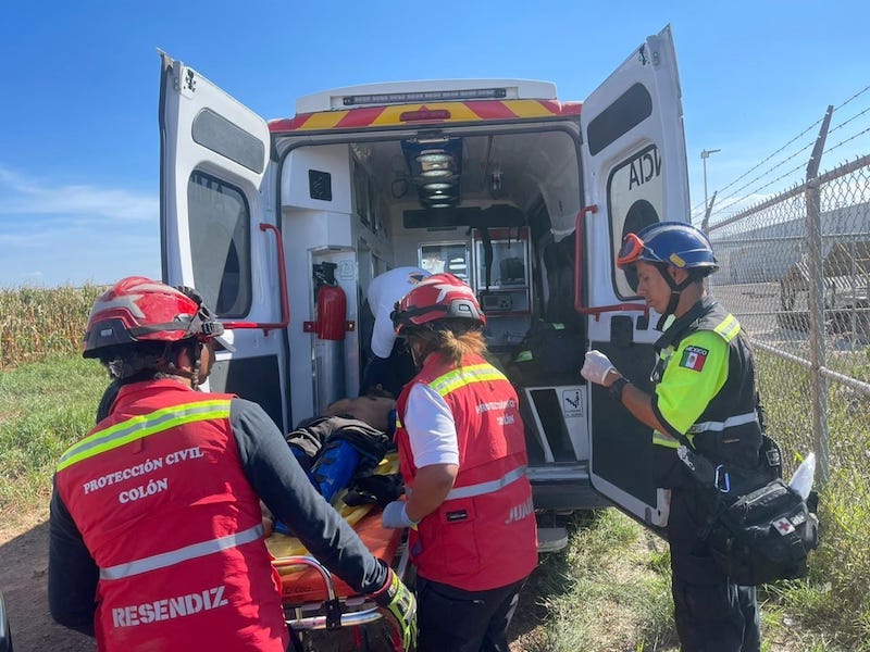 Rescatan a hombre que cayó a un pozo en Galeras, El Marqués.