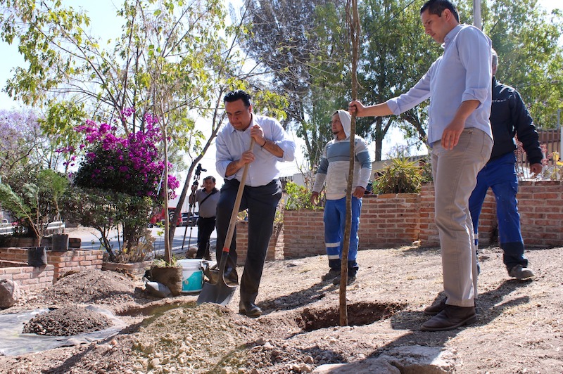 Supervisan mejoras de imagen urbana en La Carbonera, SRJ