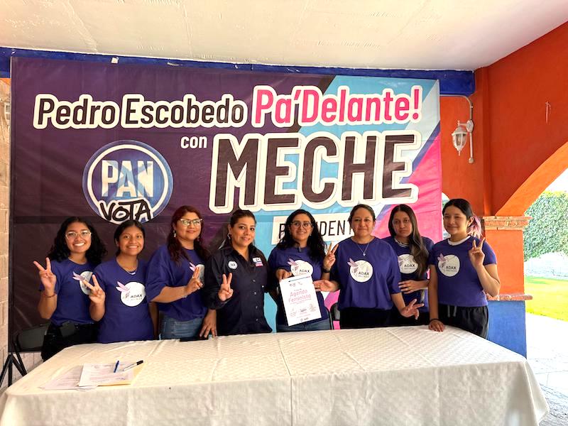 Firma Meche Ponce la agenda feminista.
