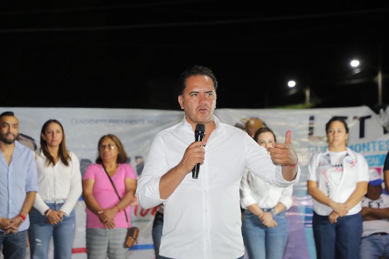 Manuel Montes, se comprometió a apoyar el proyecto de un tanque elevado de agua en La Peñuela.