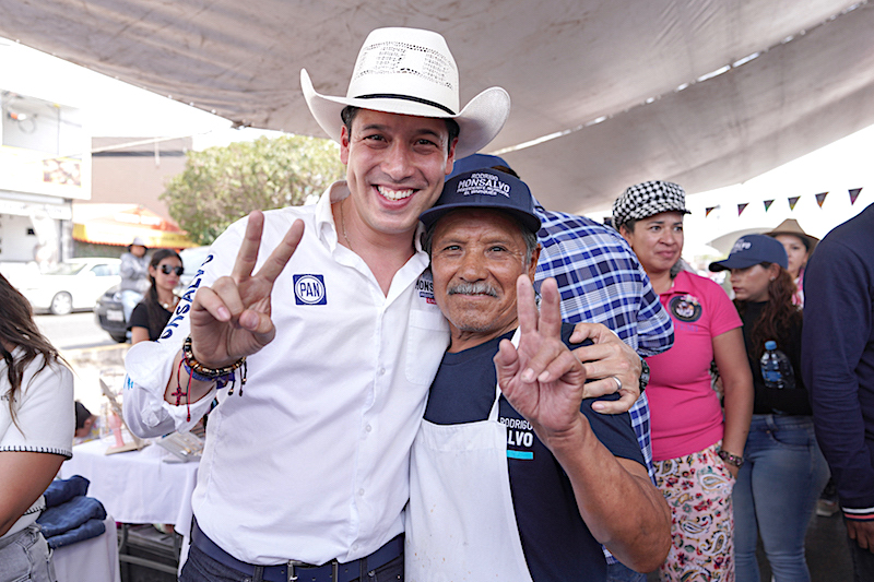 Ofrece Rodrigo Monsalvo total respaldo a comerciantes y emprendedores de El Marqués