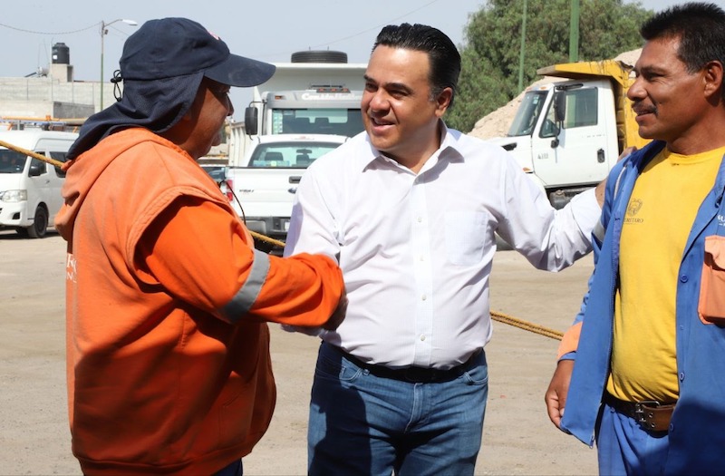 Personal de Obras Públicas del Municipio de Querétaro festeja Día de la Santa Cruz