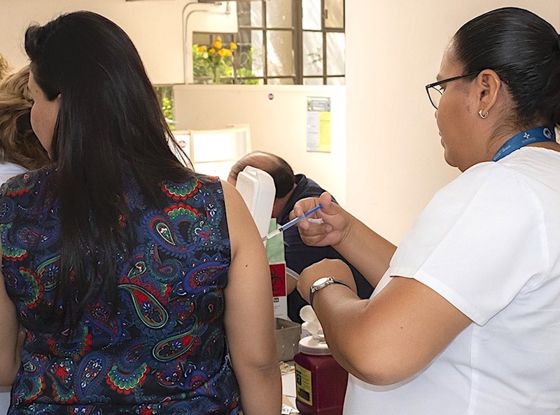 #PorSiNoLoViste #Querétaro casi alcanza el 100% de #vacunación contra #influenza en población objetivo, informaron las Autoridades de salud que los fallecimientos por este padecimiento se mantienen en 10.