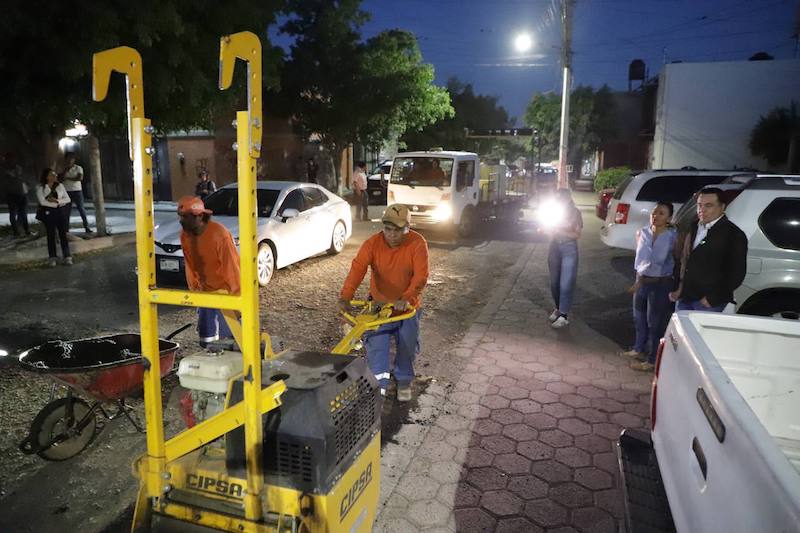 Supervisan trabajos de bacheo en el Municipio de Querétaro