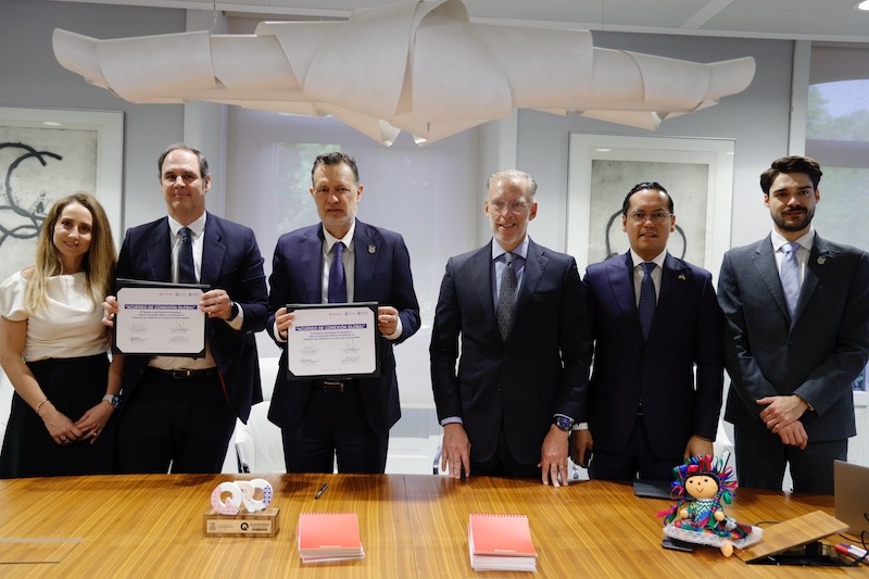 Firma Querétaro acuerdo con Santander para impulsar emprendimiento y presencia internacional