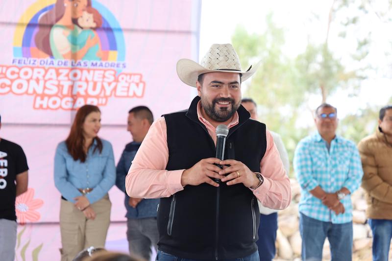 Gaspar Trueba celebra Día de las Madres con mujeres de 9 comunidades de zona alta en Colón