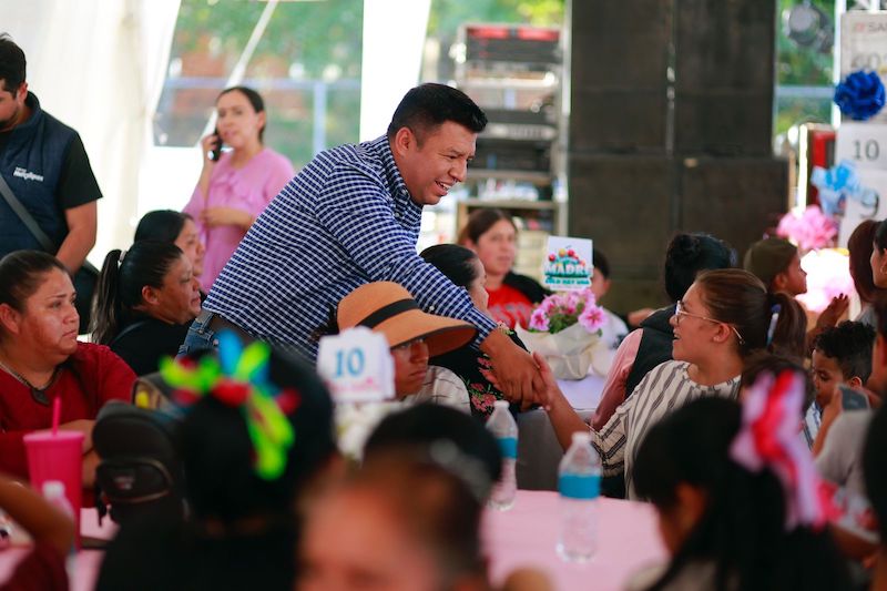 Jairo Morales celebra el Día de las Madres con más de 3,500 mujeres en Huimilpan